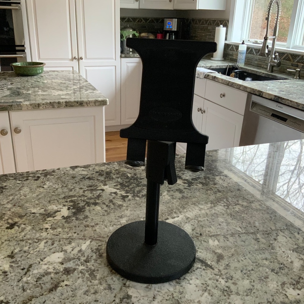 IPAD STAND. ADJUSTABLE